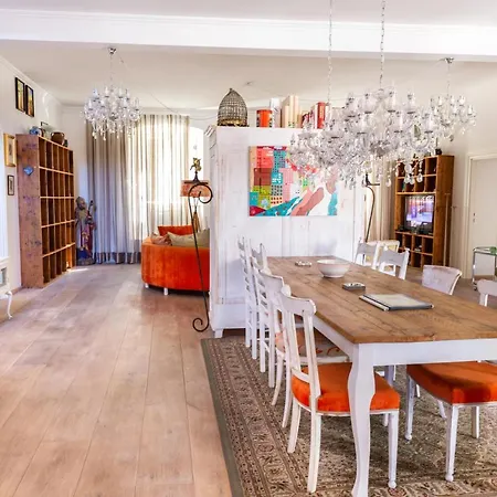 Luxury Apartment *