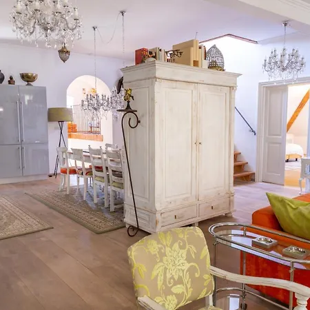 Luxury Apartment *